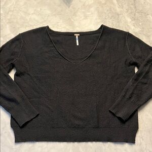 Free people cashmere v neck sweater. Black. XS